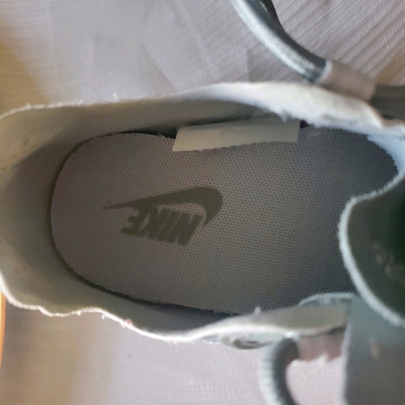 Sneakers - Picture 8 of 8